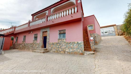 MAGNIFICO CHALET  URBANO EN BALCON DE MONTROY - VALENCIA