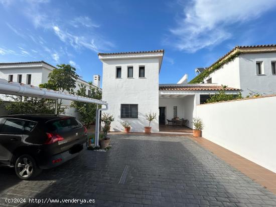  Chalet de 4 dormitorios y piscina en Las Rapaces - CADIZ 