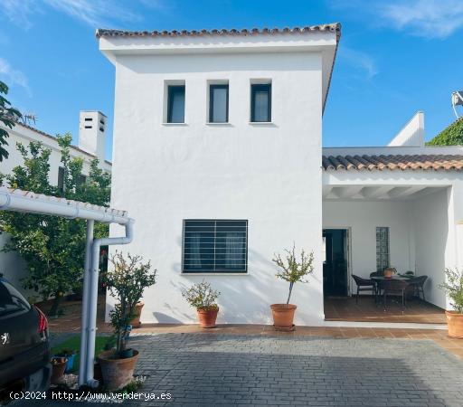 Chalet de 4 dormitorios y piscina en Las Rapaces - CADIZ