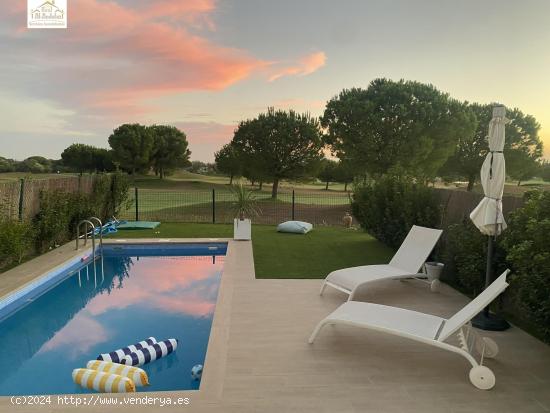 ALQUILER TEMPORAL DE GRAN CHALET ADOSADO EN VILLANUEVA GOLF - CADIZ