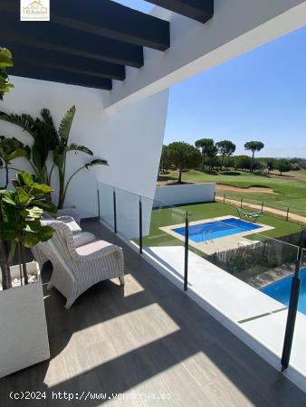 ALQUILER TEMPORAL DE GRAN CHALET ADOSADO EN VILLANUEVA GOLF - CADIZ