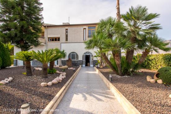 Casa con piscina en Santomera - MURCIA