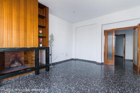 EXCELENTE PISO AMPLIO Y EXTERIOR CON BALCON - VALENCIA