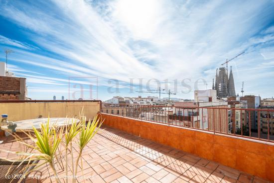  Sobre Ático con vistas al mar y a la Sagrada Familia - BARCELONA 