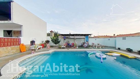 CHALET CON GARAJE, TERRAZA, PISCINA Y PARCELA - CASTELLON