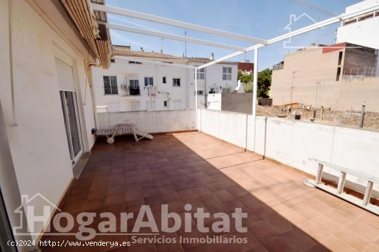 AMPLIO Y PRECIOSO ÁTICO CON GRAN TERRAZA, BALCÓN, ASCENSOR Y TRASTERO - CASTELLON