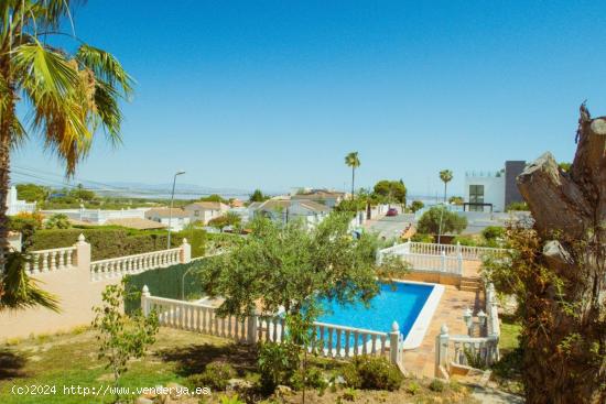 Villa con gran parcela en Los Balcones, Torrevieja - ALICANTE