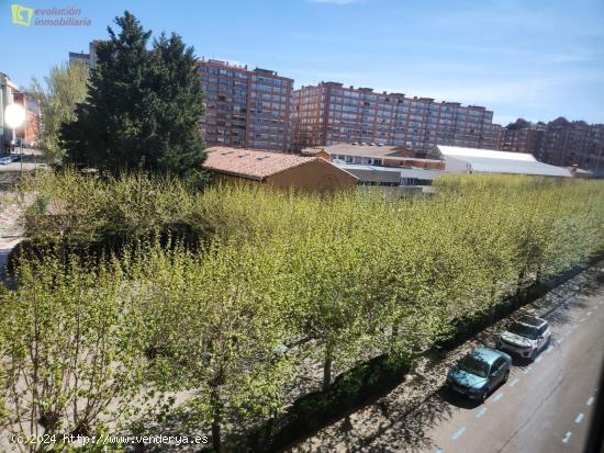 Pisazo en Burgos zona Centro, 160 m2 construidos, 140 m2 útiles - BURGOS