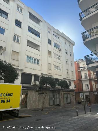  BUEN PISO EN PLENO CENTRO DE ALGECIRAS CON PLAZA DE GARAJE¡¡ - CADIZ 