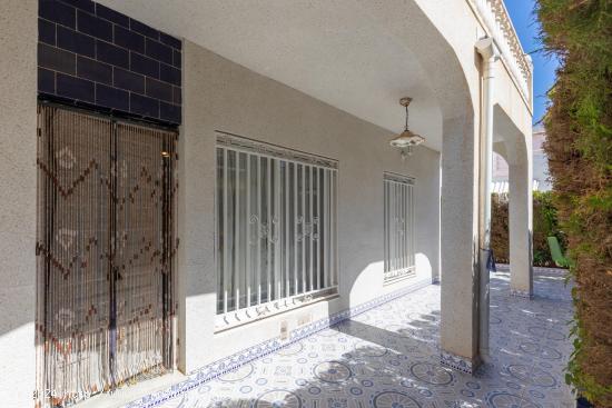 DÚPLEX CON 4 DORMITORIOS JUNTO A CENTRO COMERCIAL HABANERAS CON SOLÁRIUM Y PISCINA - ALICANTE