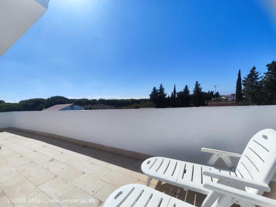 SE ALQUILA APARTAMENTO CON TERRAZA PARA TODO EL AÑO, LUZ Y AGUA INCLUIDOS, EN MOLINO VIEJO - CADIZ