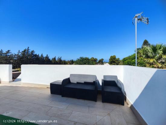 SE ALQUILA APARTAMENTO CON TERRAZA PARA TODO EL AÑO, LUZ Y AGUA INCLUIDOS, EN MOLINO VIEJO - CADIZ