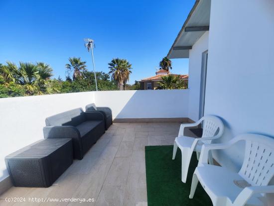 SE ALQUILA APARTAMENTO CON TERRAZA PARA TODO EL AÑO, LUZ Y AGUA INCLUIDOS, EN MOLINO VIEJO - CADIZ