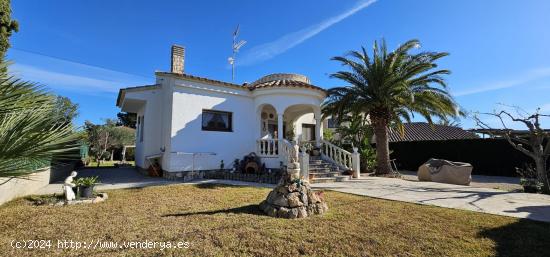 Bonito chalet unifamiliar de 147 M2, en parcela ajardinada con piscina - TARRAGONA