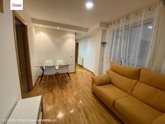 En Burgos. Zona universidad. Se vende apartamento seminuevo de dos hab. garaje y trastero - BURGOS