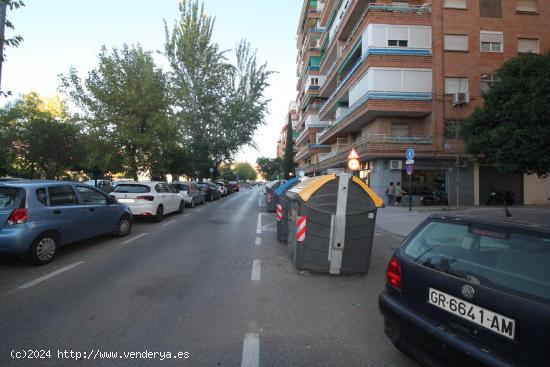 ALQUILER DE 130M2 EN LA CALLE PRIMAVERA EN ESQUINA - GRANADA