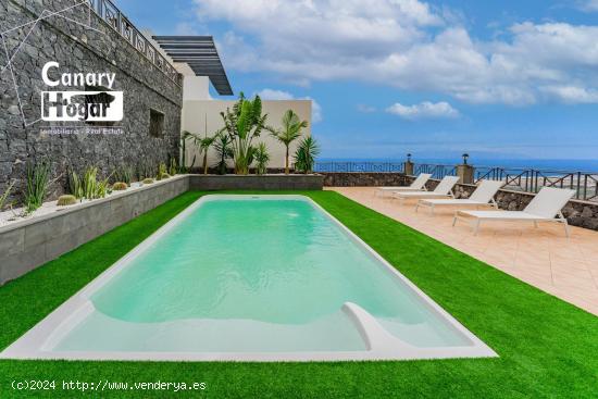  Villa de Lujo en Adeje zona Roque del Conde  unas magnificas vistas del toda la Costa de las Améric 