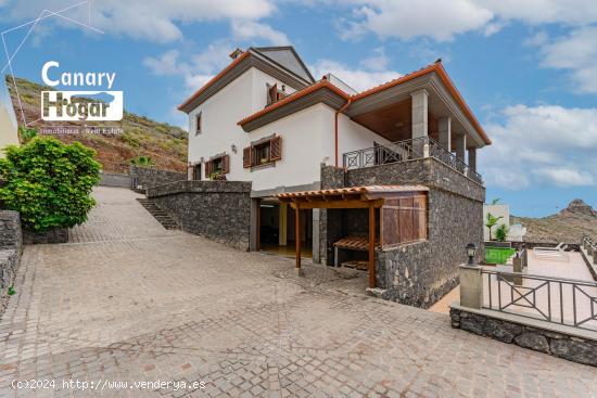 Villa de Lujo en Adeje zona Roque del Conde  unas magnificas vistas del toda la Costa de las Améric