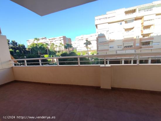 ALQUILER DE PISO DE 3 DORMITORIOS EN JARDINES DE TORRE ATALAYA - MALAGA