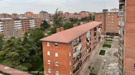 Piso en venta en calle Joaquín Velasco Martín - VALLADOLID