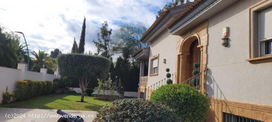 Alquiler de chalet independiente en urbanización el Cerrao - VALENCIA