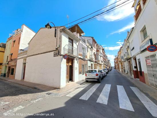 CASA ESQUINERA A DOS CALLES - VALENCIA