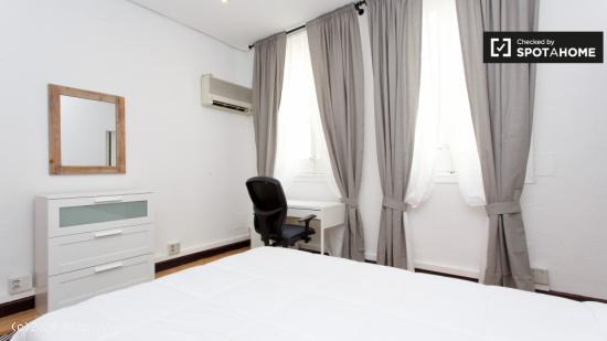 Habitación íntima con A / C en piso compartido, Chamberí - MADRID