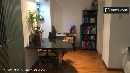 Habitación en piso compartido en barcelona. - BARCELONA