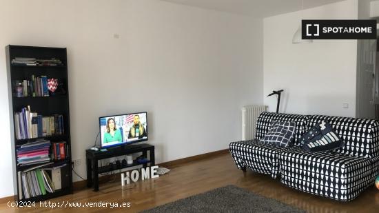 Habitación en piso compartido en barcelona. - BARCELONA