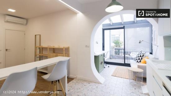 Acogedor estudio con balcón y baño en Gracia norte Co-Living - BARCELONA