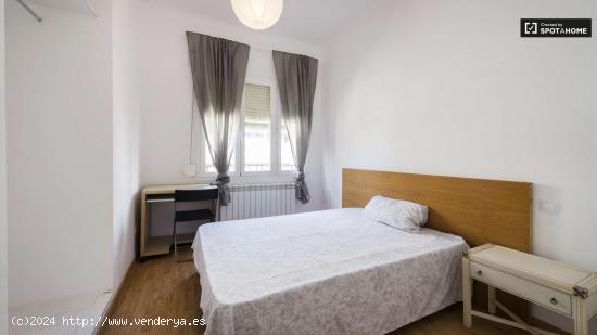  Habitación decorada con escritorio en un apartamento de 5 dormitorios, Salamanca - MADRID 