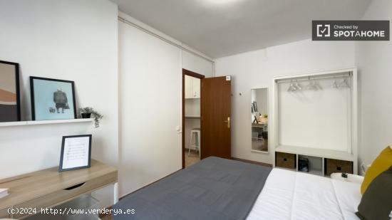 ¡Habitaciones en alquiler en un apartamento de 5 habitaciones en Barcelona! - BARCELONA