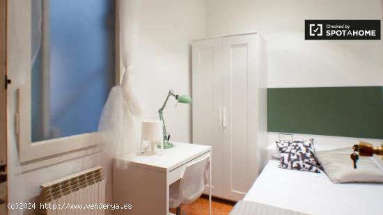 Habitación amueblada en un apartamento de 5 dormitorios en L'Esquerra de l'Eixample - BARCELONA