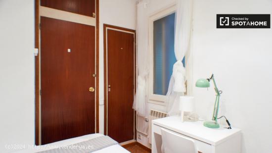 Habitación amueblada en un apartamento de 5 dormitorios en L'Esquerra de l'Eixample - BARCELONA