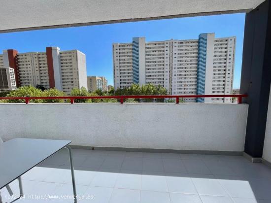 APARTAMENTO AMPILO EN UNA URBANIZACIÓN VALLADA CON PISCINA Y PARKING COMUNITARIO - ALICANTE