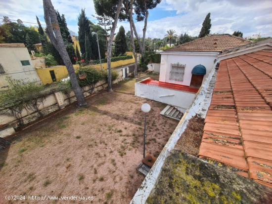 Fantástico chalet independiente con 1400 m de parcela en Vistahermosa - ALICANTE