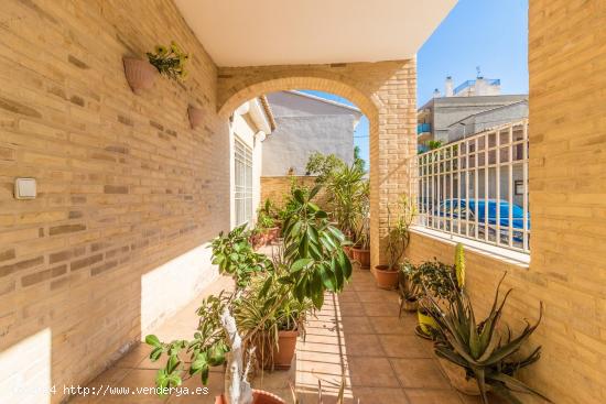 CASA INDEPENDIENTE CON VARIAS TERRAZAS - VALENCIA