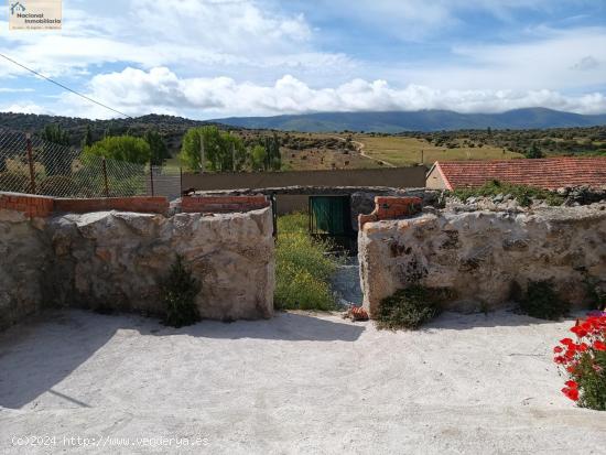 Nave con patio cercana al pueblo - AVILA