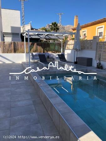 Chalet con 3 dormitorios en La Nucia! - ALICANTE