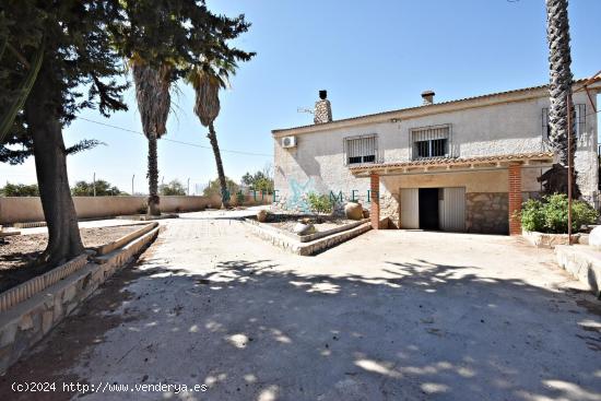 CASA DE CAMPO CON PARCELA Y PISCINA EN ALHAMA DE MURCIA - MURCIA