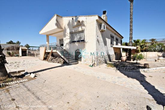 CASA DE CAMPO CON PARCELA Y PISCINA EN ALHAMA DE MURCIA - MURCIA