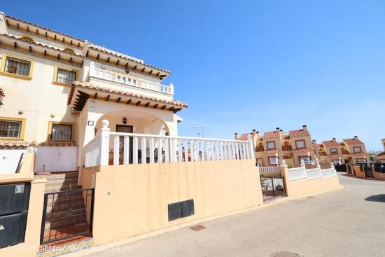 Corner townhouse in Lomas de Cabo Roig - ALICANTE