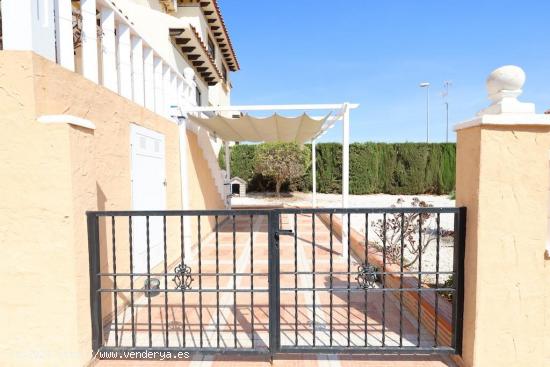 Corner townhouse in Lomas de Cabo Roig - ALICANTE