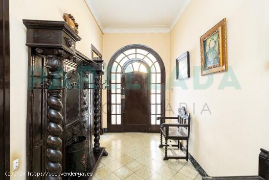 Preciosa casa con encanto para actualizar en el centro de Badalona - BARCELONA