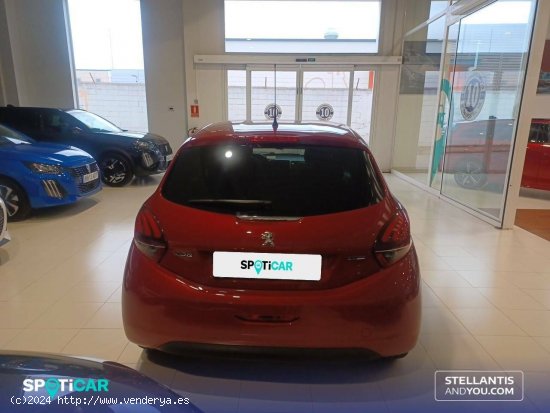 Peugeot 208  5P  1.2L PureTech 60KW (82CV) Style - Polígono Industrial de Son Castelló