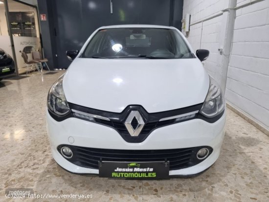 Renault Clio Authentique de 2014 con 200.000 Km por 5.800 EUR. en Sevilla