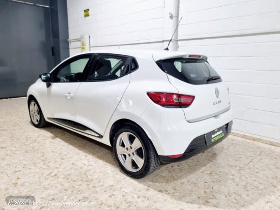 Renault Clio Authentique de 2014 con 200.000 Km por 5.800 EUR. en Sevilla