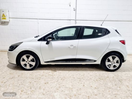 Renault Clio Authentique de 2014 con 200.000 Km por 5.800 EUR. en Sevilla