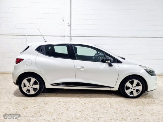 Renault Clio Authentique de 2014 con 200.000 Km por 5.800 EUR. en Sevilla