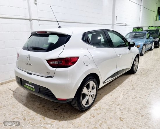 Renault Clio Authentique de 2014 con 200.000 Km por 5.800 EUR. en Sevilla